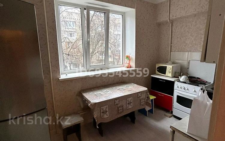 1-комнатная квартира, 37 м², 3/5 этаж помесячно, мкр Кулагер за 150 000 〒 в Алматы, Жетысуский р-н — фото 2