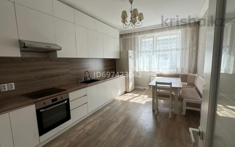 3-комнатная квартира, 120 м², 5/12 этаж помесячно, Кунаева 14/1 за 380 000 〒 в Астане, Есильский р-н — фото 2