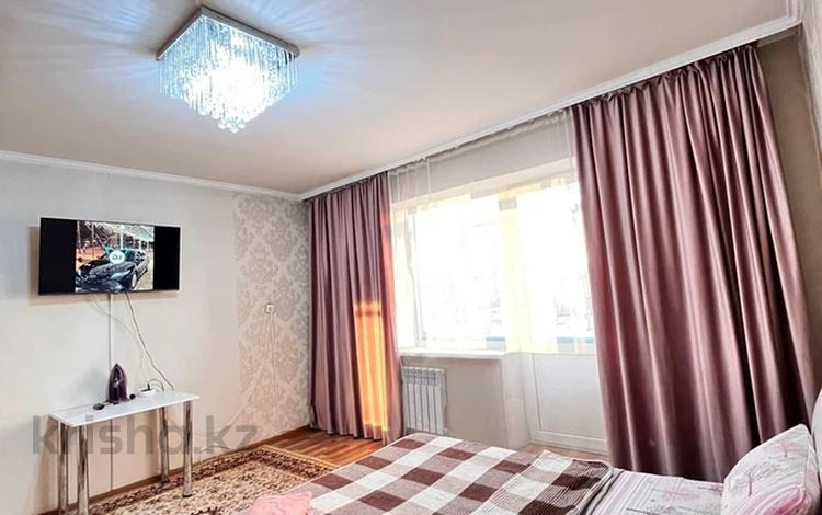 1-комнатная квартира · 38 м² · 9/10 этаж, улица Валиханова за 10 000 ₸ в Семее — фото 35
