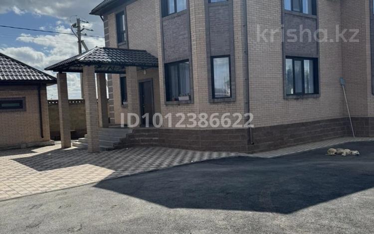 Отдельный дом · 4 комнаты · 240 м² · 10 сот., Сабита Муканова 52 за 120 млн ₸ в Косшы — фото 2