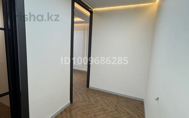 4-бөлмелі пәтер · 130 м² · 3/9 қабат, 8-й микрорайон, 8-й микрорайон 26 — Октябрская и Мангелдина, бағасы: 72 млн ₸ в Шымкенте, Туран р-н — фото 2