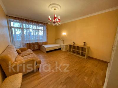 3-бөлмелі пәтер · 125 м² · 4/5 қабат, мкр Михайловка , Аманжолова 65/4, бағасы: 79 млн ₸ в Караганде, Казыбек би р-н