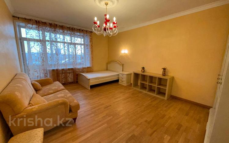 3-бөлмелі пәтер · 125 м² · 4/5 қабат, мкр Михайловка , Аманжолова 65/4, бағасы: 79 млн ₸ в Караганде, Казыбек би р-н — фото 2