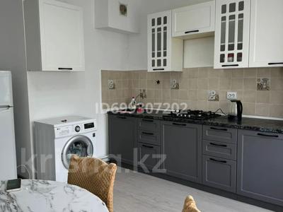 1-комнатная квартира · 55 м² · 1/6 этаж, мкр Нурсая 61 за 2 000 〒 в Атырау