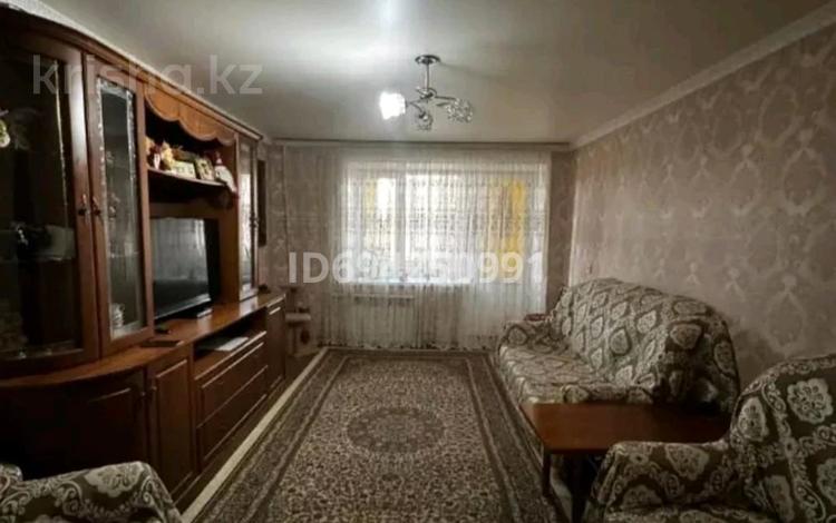 3-комнатная квартира, 60 м², 4/5 этаж, Нефтянников 22