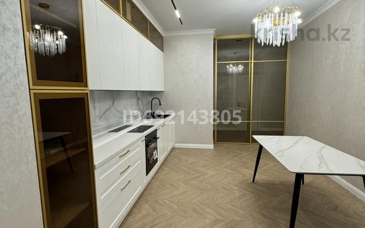 3-комнатная квартира, 110 м², 12/20 этаж помесячно, Гагарина 310 — Гагарина 310 за 850 000 〒 в Алматы, Бостандыкский р-н — фото 2