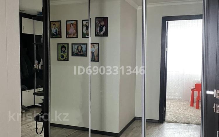 4-комнатная квартира · 92 м² · 5/5 этаж, 5 микрорайон 25 за 18 млн 〒 в Лисаковске — фото 2