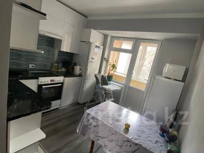 3-бөлмелі пәтер, 75 м², 2/9 қабат, мкр Самал-3 9, бағасы: 78 млн 〒 в Алматы, Медеуский р-н