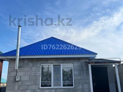 Отдельный дом · 3 комнаты · 80 м² · 8 сот., Тополь в районе посёлк кирпичный 10а за 14 млн ₸ в Актобе, жилой массив Кирпичный