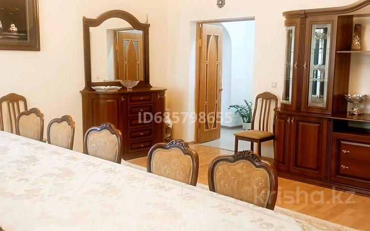 Дом · 6 комнат · 200 м², Жалантос батыра 4/1 за 70 000 〒 в Атырау — фото 5