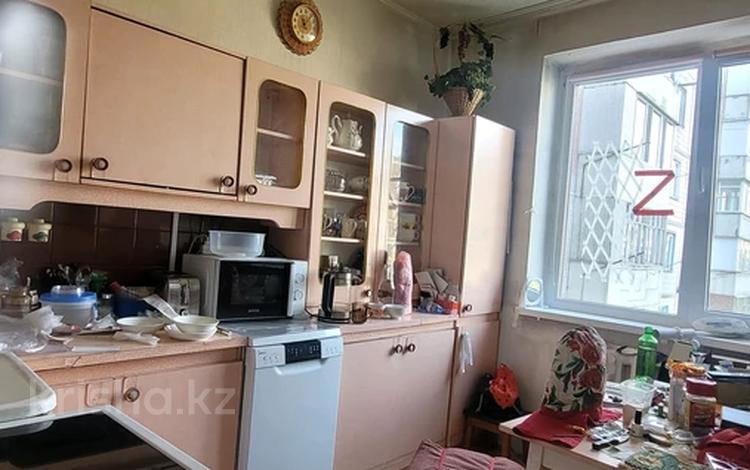 3-бөлмелі пәтер · 64 м² · 6/10 қабат, Степной 3 8, бағасы: 24.7 млн ₸ в Караганде, Казыбек би р-н — фото 2