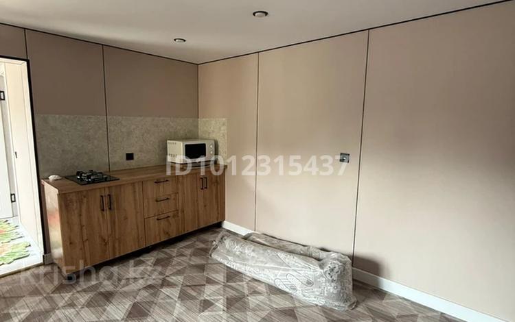 1-комнатная квартира · 12 м², ул. Хожамьярова 160 за 130 000 ₸ в Алматы, Жетысуский р-н — фото 2