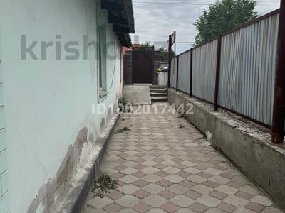 Аренда домов или дач в Алматинской обл.: Часть дома · 2 комнаты · 60 м², Азербаева 86 — Вокзальная за 110 000 〒 Часть дома · 2 комнаты · 60 м², Азербаева 86 — Вокзальная за 110 000 〒 в Боралдае (Бурундай), мкр Водник-1