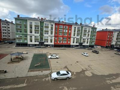 3-бөлмелі пәтер · 90 м² · 3/5 қабат, мкр. Алтын орда 49л, бағасы: 25.5 млн ₸ в Актобе