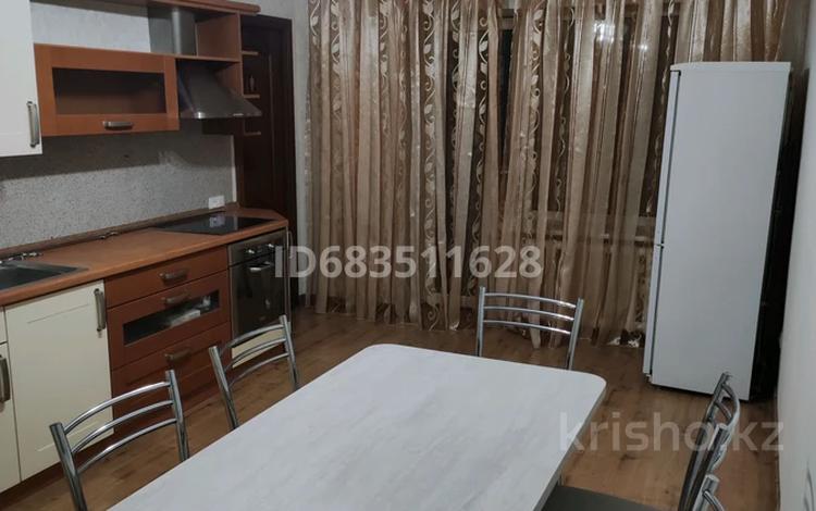 3-комнатная квартира, 80 м², 3/4 этаж помесячно, Бараева 10/4