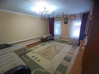 Отдельный дом · 3 комнаты · 70 м² · 8 сот., Шернияза — Угол улицы Конаева за 20 млн ₸ в Актобе, мкр. Курмыш