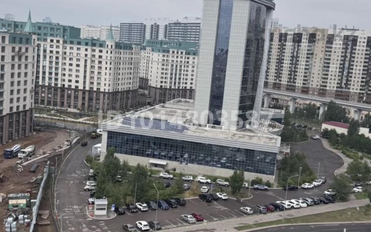 2-комнатная квартира · 64.4 м² · 12/12 этаж, Тауелсиздик 58 за 37 млн ₸ в Астане, Алматы р-н — фото 2