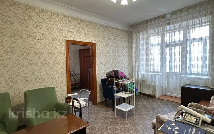 3-комнатная квартира · 64.5 м² · 3/3 этаж, Момышулы 39 за 22 млн 〒 в Семее — фото 16