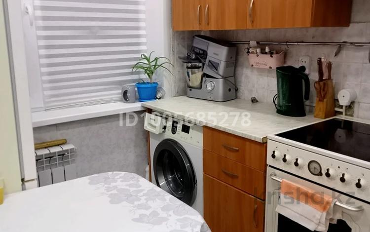 3-бөлмелі пәтер · 60 м² · 1/5 қабат, Жеңіс 3 — 8 школа, вечный огонь, арка., бағасы: 21 млн ₸ в Жезказгане — фото 2