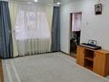 4-комнатная квартира · 68 м² · 1/5 этаж, Жунисова 180 — Дом быта за 22 млн ₸ в Уральске, мкр Школьник