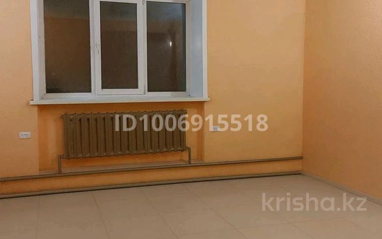 Свободное назначение, офисы, магазины и бутики, склады, салоны красоты, фитнес и спорт, медцентры и аптеки, образование, конференц-залы, кабинеты и рабочие места, студии · 55 м² за 230 000 〒 в Петропавловске — фото 5