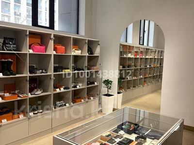 Аренда коммерческой недвижимости в Астане: Магазины и бутики · 100 м² за 700 000 〒 Магазины и бутики · 100 м² за 700 000 〒 в Астане, Есильский р-н
