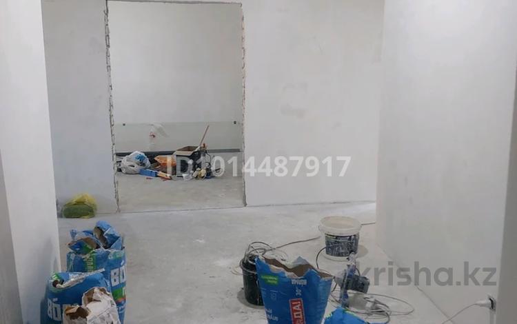 3-бөлмелі пәтер · 93 м² · 7/9 қабат, Алтын орда ш/а., Батыс 2 7, бағасы: 38 млн ₸ в Актобе, мкр. Алтын орда — фото 15