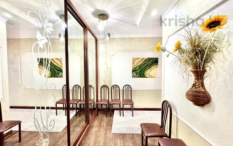 4-комнатная квартира · 140 м² · 8/15 этаж, Малика Габдуллина 7 — Золотой Квадрат за 56.8 млн 〒 в Астане, р-н Байконур — фото 4