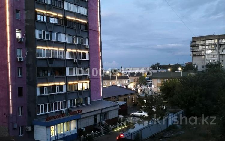 3-комнатная квартира · 66 м² · 4/9 этаж, Шакарима 13 — Казына торговый дом Автовокзал центральный за 15 000 ₸ в Семее — фото 6