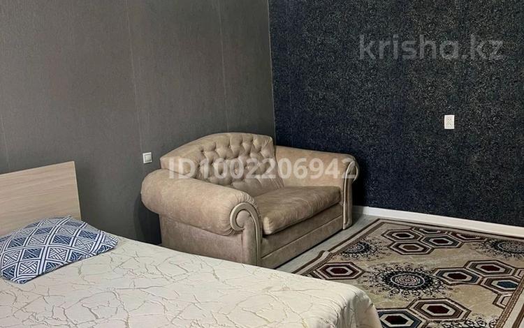 2-бөлмелі пәтер · 55 м² · 1/5 қабат, Койгельды 209 а — Айтике би Центр, бағасы: 10 000 ₸ в Таразе — фото 2