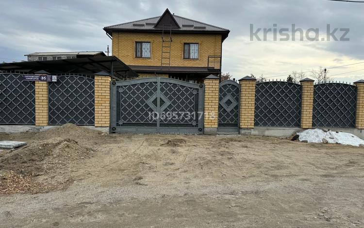 Отдельный дом · 4 комнаты · 242.4 м² · 8 сот., Торайгырова 85 за 85 млн ₸ в Семее — фото 3