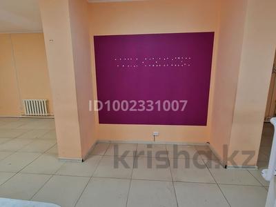 Свободное назначение, офисы, магазины и бутики, склады, салоны красоты, медцентры и аптеки, образование, конференц-залы, кабинеты и рабочие места, студии · 32 м² за 60 000 〒 в Рудном