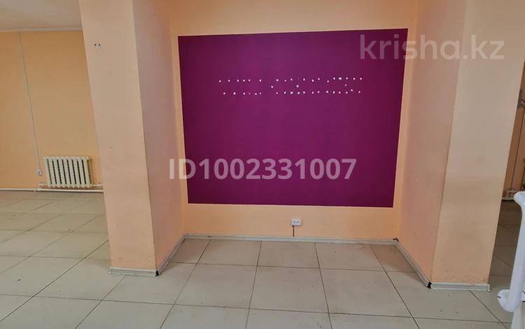 Свободное назначение, офисы, магазины и бутики, склады, салоны красоты, медцентры и аптеки, образование, конференц-залы, кабинеты и рабочие места, студии · 32 м² за 60 000 〒 в Рудном — фото 2