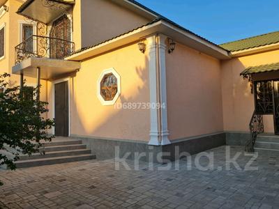 Аренда домов в Шымкенте: 7-комнатный дом помесячно, 250 м², 10 сот., мкр БАМ 12 — Жанибекова за 350 000 〒 7-комнатный дом помесячно, 250 м², 10 сот., мкр БАМ 12 — Жанибекова за 350 000 〒 в Шымкенте, Аль-Фарабийский р-н