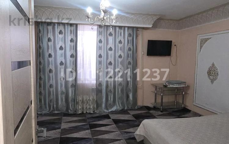 1-бөлмелі пәтер · 34 м² · 1/5 қабат, Мкр. Самал 7, бағасы: 8 000 ₸ в Талдыкоргане, военный городок Улан — фото 2