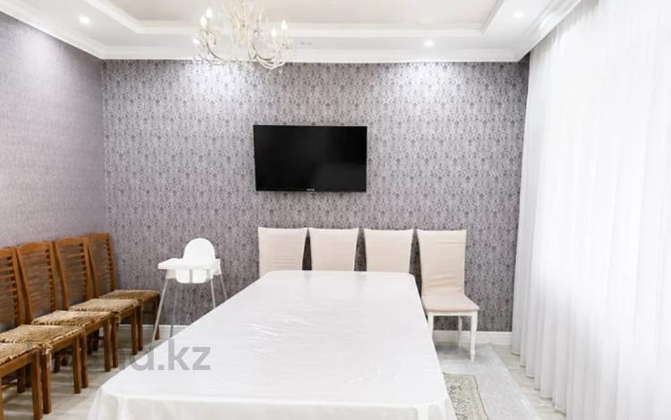 5-комнатная квартира · 205.3 м² · 4/5 этаж, молдагулова за 85 млн ₸ в Актобе — фото 5