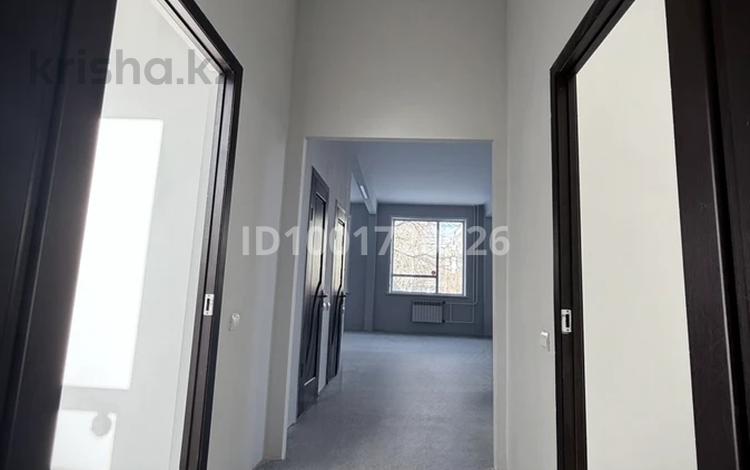 Еркін, кеңселер, дүкендер мен бутиктер, қоғамдық тамақтану орны, сұлулық салондары, фитнес және спорт, медорталықтар мен дәріханалар, білім орталықтары, ойын-сауық, конференц-залдар, кабинеттер және жұмыс орындары, студиялар · 110 м², бағасы: 450 000 〒 в Усть-Каменогорске — фото 12