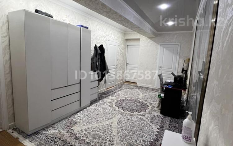 3-комнатная квартира · 106 м² · 4/5 этаж, Өркен 64 — 5-64 за 24 млн ₸ в Жанаозен — фото 2
