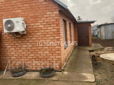 Отдельный дом · 3 комнаты · 132 м² · 9.75 сот., Чапаева 94 за 45 млн 〒 в Аксае