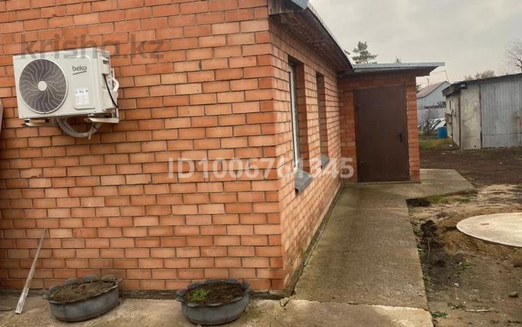 Отдельный дом · 3 комнаты · 132 м² · 9.75 сот., Чапаева 94 за 45 млн 〒 в Аксае — фото 15