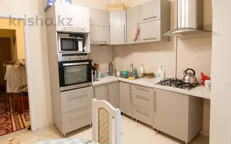 3-бөлмелі пәтер · 72 м² · 6/9 қабат, мкр Аксай-4 4, бағасы: 42.5 млн ₸ в Алматы, Ауэзовский р-н — фото 2