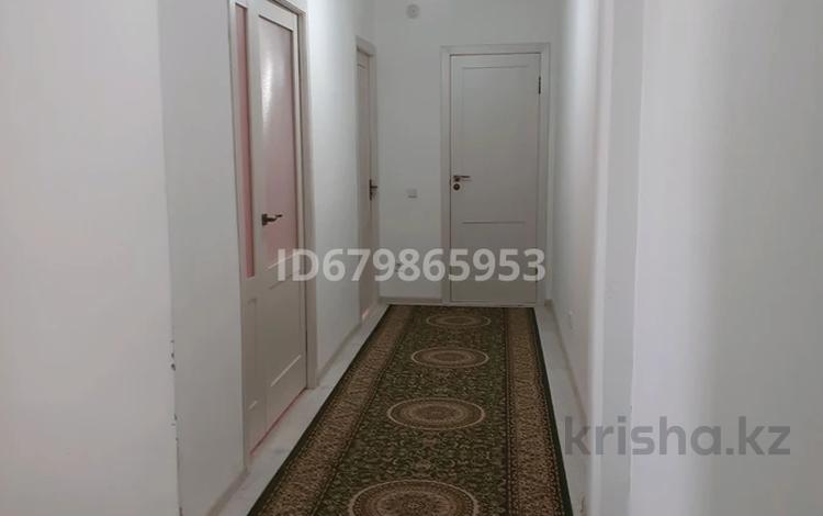 2-комнатная квартира, 60.2 м², 6/9 этаж, мкр Туран за 26 млн 〒 в Шымкенте, Каратауский р-н — фото 2