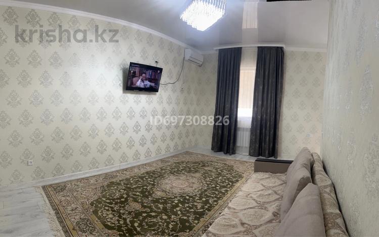 1-бөлмелі пәтер, 45 м², 5/7 қабат ай сайын, 16-й мкр 61, бағасы: 150 000 〒 в Актау, 16-й мкр  — фото 2