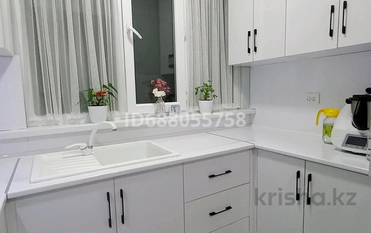 3-комнатная квартира, 70 м², 3/5 этаж, Мынбулак 36