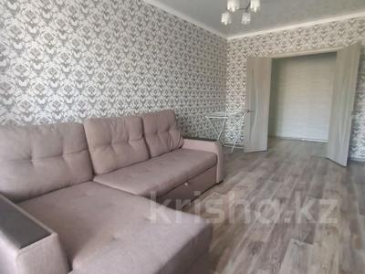 2-бөлмелі пәтер, 100 м², 4/6 қабат тәулігіне, Сергея Тюленина 6 — Абулхаир хана, бағасы: 15 000 〒 в Уральске