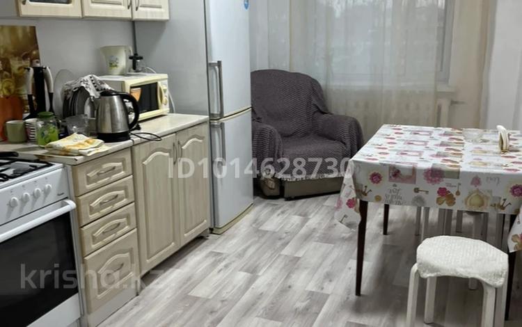1-бөлмелі пәтер · 45 м² · 1/3 қабат, Тауельсиздык 42 42, бағасы: 12 млн ₸ в  — фото 2