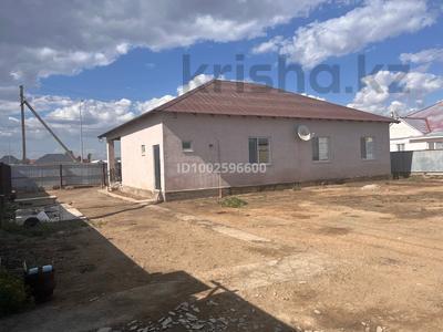 Отдельный дом · 4 комнаты · 180 м² · 8 сот., мкр Кайнар, Берке-хан 8 за 20 млн 〒 в Атырау