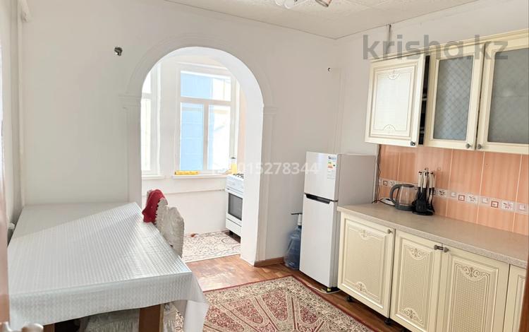 3-комнатная квартира · 70 м² · 4/5 этаж, 5 мкр 8 за 130 000 ₸ в Кульсары — фото 2