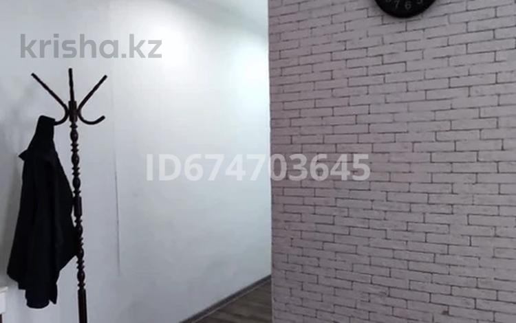 3-комнатная квартира · 65 м² · 4/5 этаж, 4 мкр 4 за 200 000 〒 в Аксае — фото 3