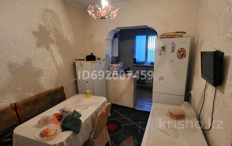 3-комнатная квартира, 64 м², 4/5 этаж, Шаталюка 20 за 23 млн 〒 в Сатпаев — фото 2
